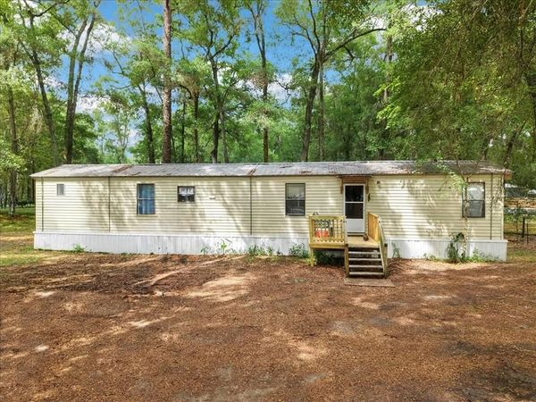 901 NE Eleventh Ave, Trenton, FL 32693
