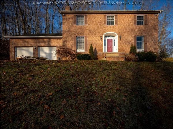 2213 Deer Trail, St Albans, WV 25177