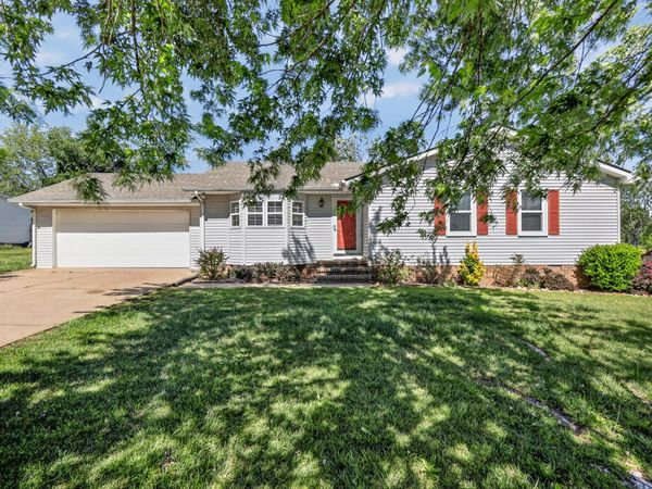 630 Edgefield Dr , Hohenwald, TN 38462