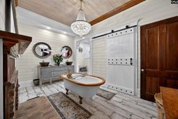 210 Shorebreeze Drive  photo 4