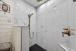 210 Shorebreeze Drive  photo 4
