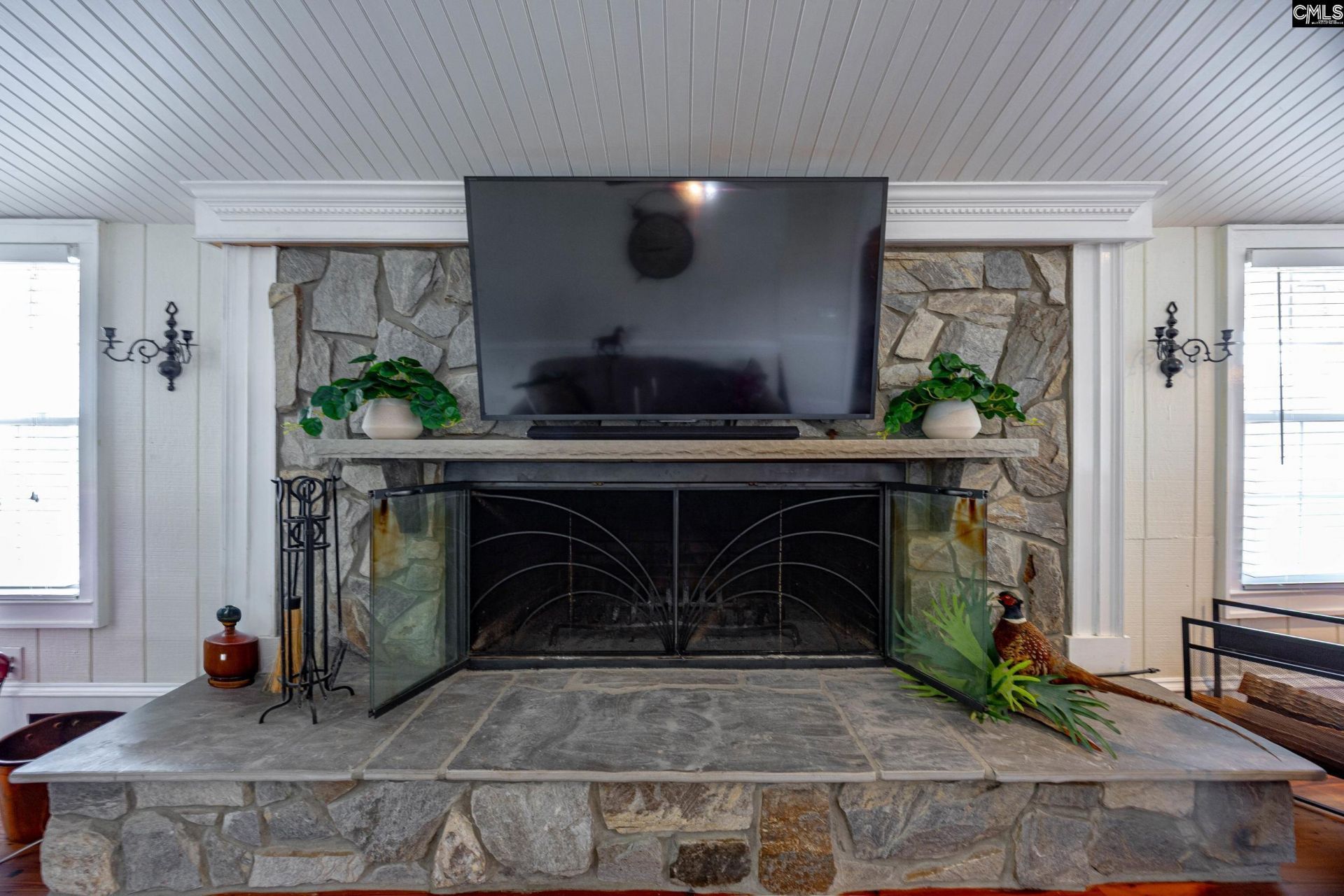 210 Shorebreeze Drive  Photo 35