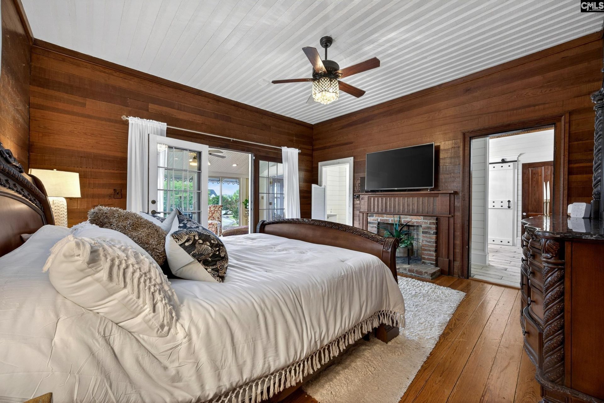 210 Shorebreeze Drive  Photo 7