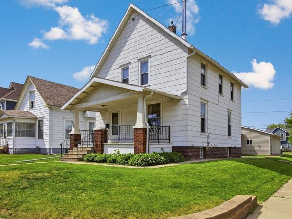 900 E Avenue NW, Cedar Rapids, IA 52405