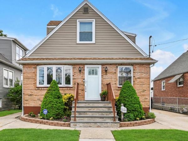 126 Roeckel Avenue , Valley Stream, NY 11580
