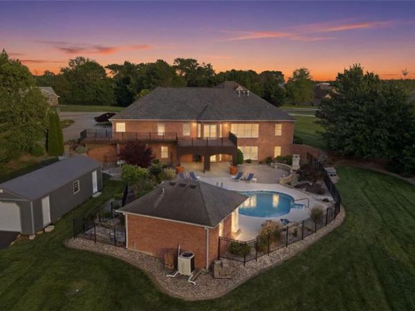 157 Blue Bell Lane , Highland, IL 62249
