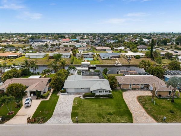 3014 SE 17th Avenue , Cape Coral, FL 33904