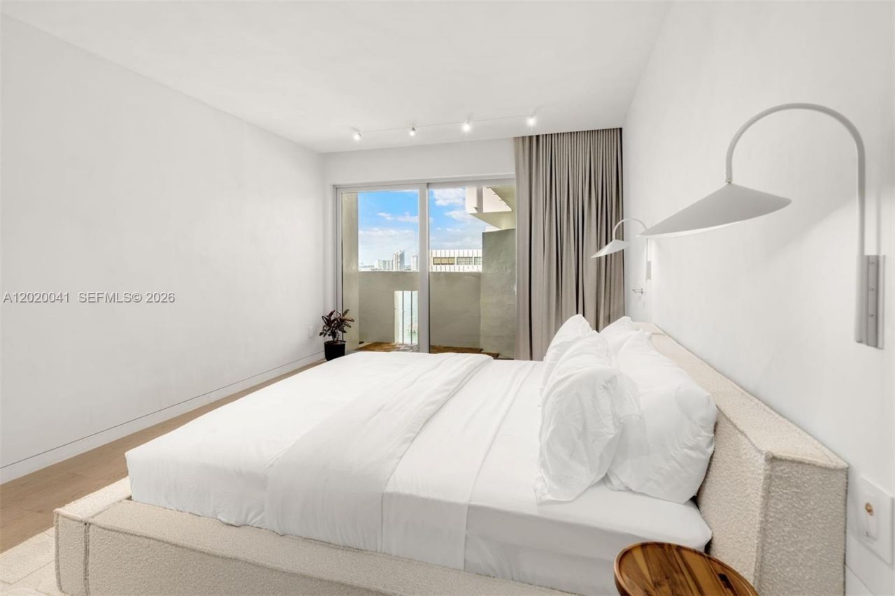 800 West Ave , Unit PH11, Miami Beach, FL 33139 Photo