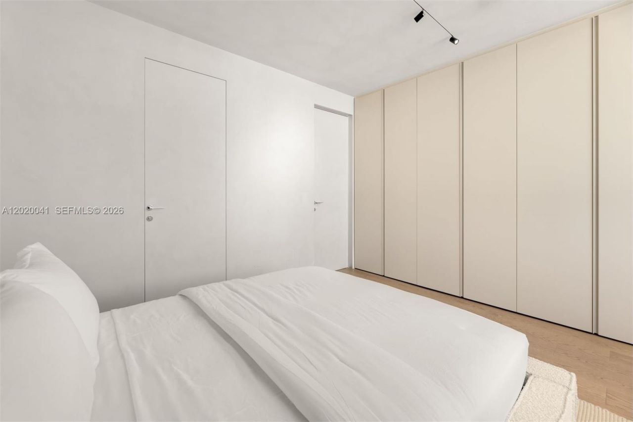 800 West Ave , Unit PH11, Miami Beach, FL 33139 Photo