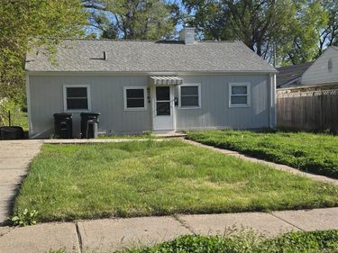 6764 Charles Street , Omaha, NE 68132