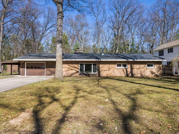 7736 Ladd Drive NW, Rapid City, MI 49676