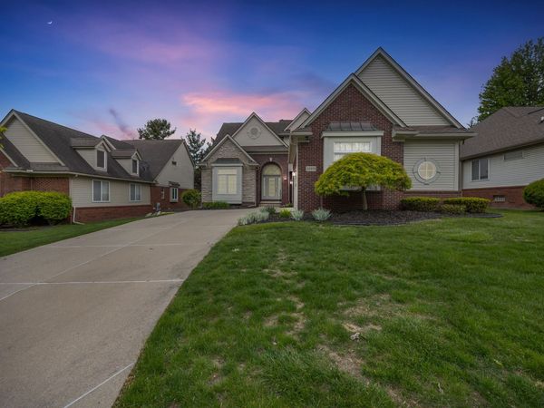 22273 Abington Drive, Farmington Hills, MI 48335
