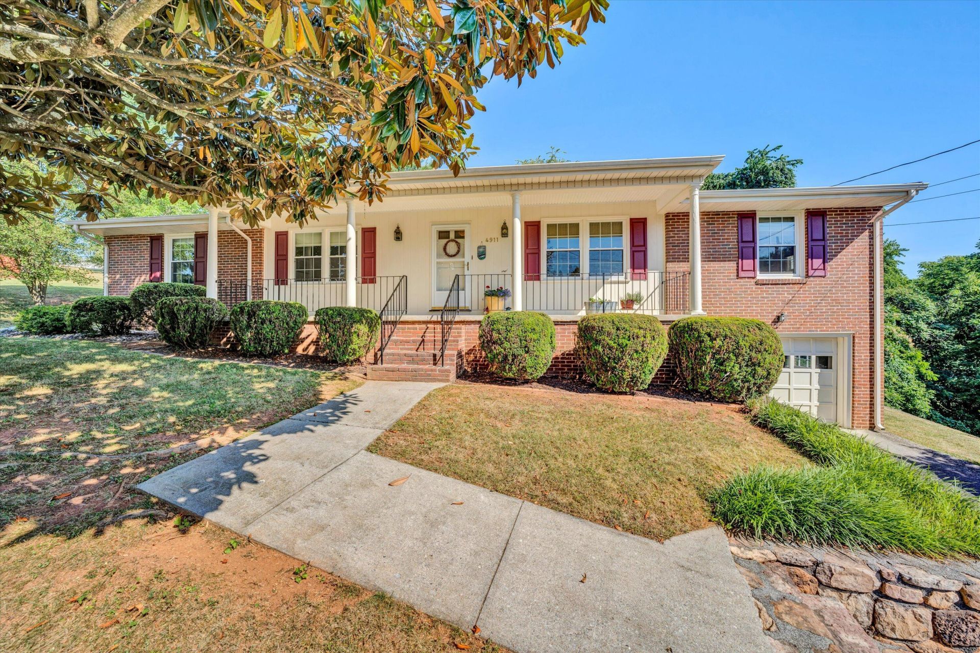 4911 Cave Spring Cir, Roanoke, VA 24018 Main Photo