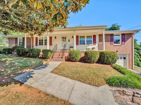 4911 Cave Spring CIR, Roanoke, VA 24018