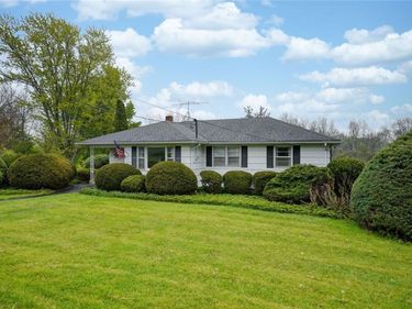 6612 E Bethany Leroy Road, Stafford, NY 14143