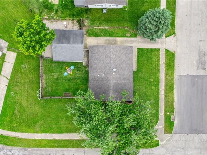 1189 Share Drive, Riverside, OH 45432 Photo 9