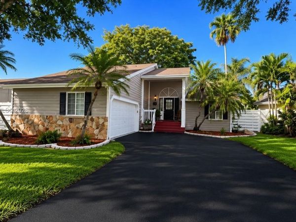 14510 SW 142nd Ct Cir S , Miami, FL 33186