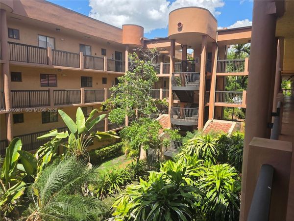 5500 W 21st Ct , Unit 306, Hialeah, FL 33016