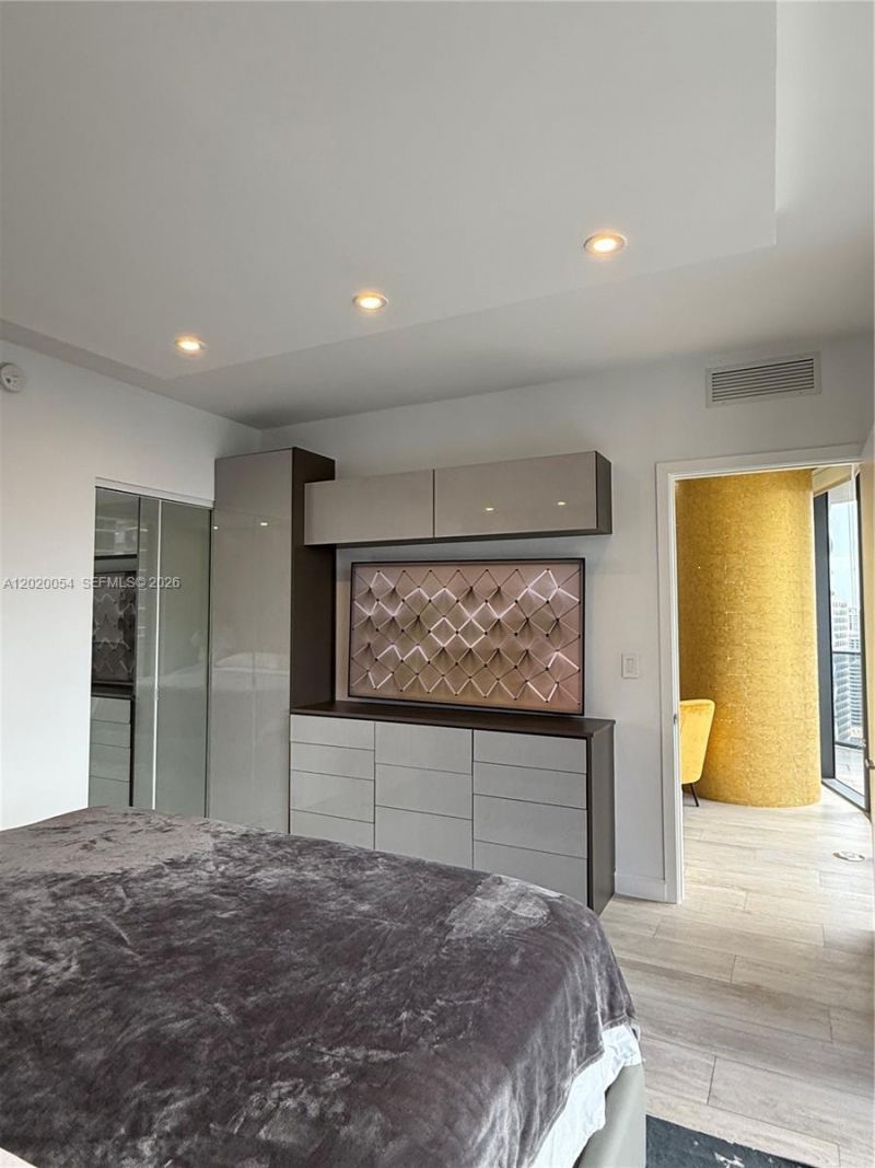 55 SW 9th St , Unit 2703, Miami, FL 33130 Photo