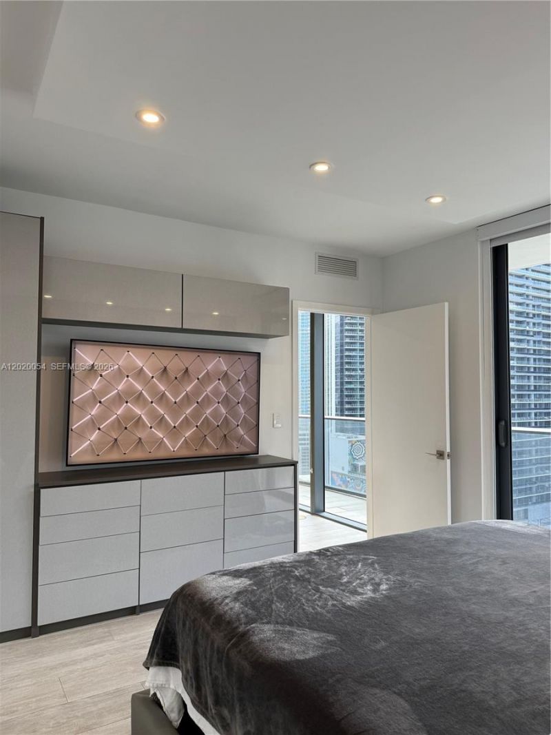 55 SW 9th St , Unit 2703, Miami, FL 33130 Photo