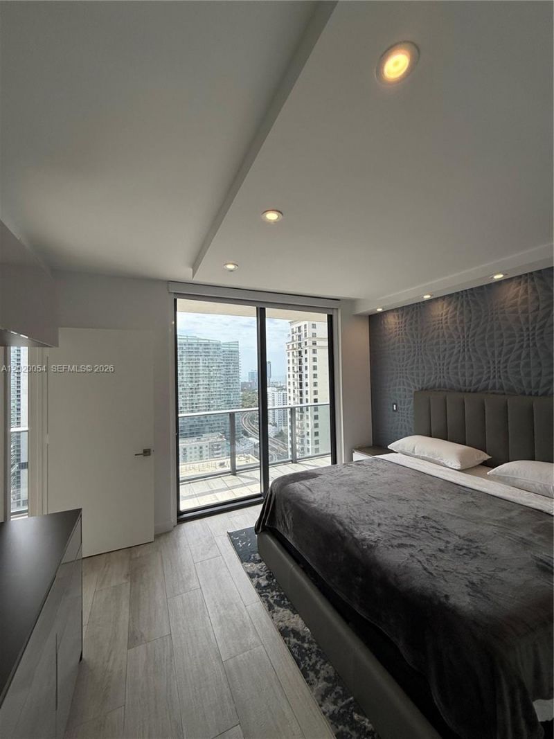 55 SW 9th St , Unit 2703, Miami, FL 33130 Photo