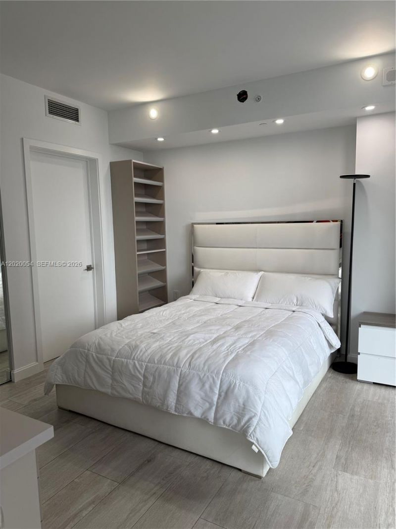 55 SW 9th St , Unit 2703, Miami, FL 33130 Photo