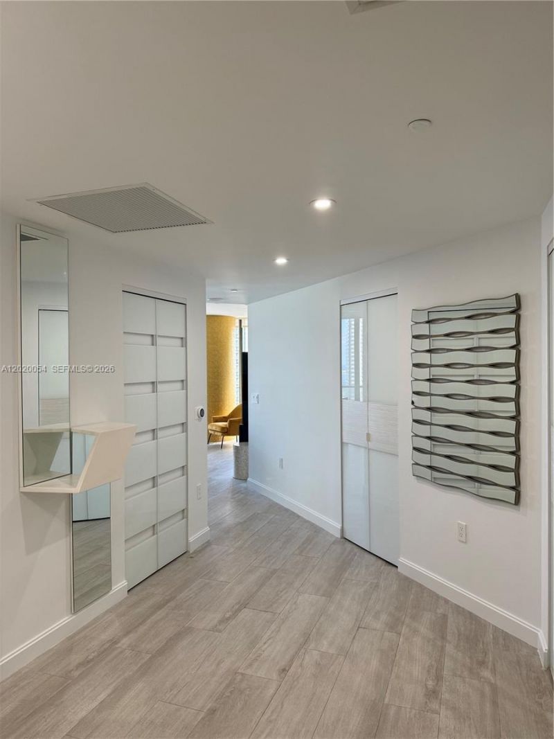 55 SW 9th St , Unit 2703, Miami, FL 33130 Photo