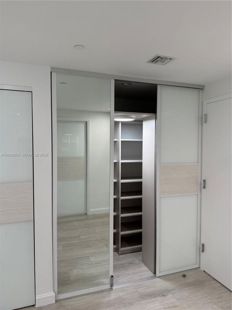 55 SW 9th St , Unit 2703, Miami, FL 33130 Photo