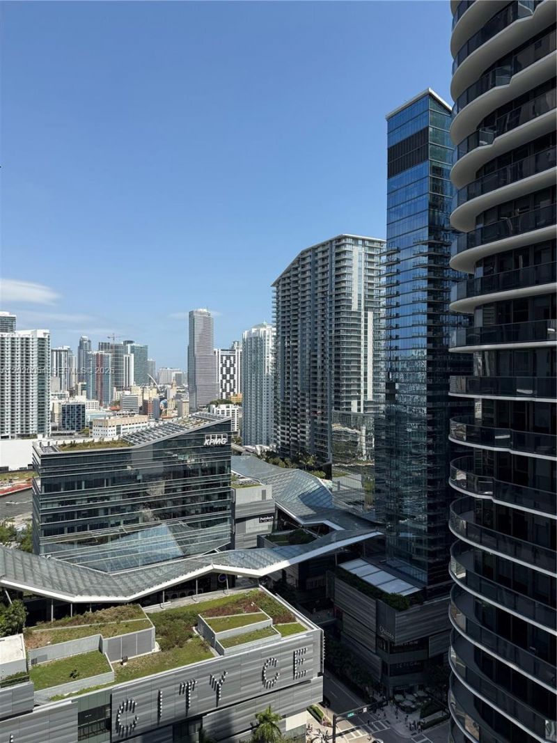 55 SW 9th St , Unit 2703, Miami, FL 33130 Photo