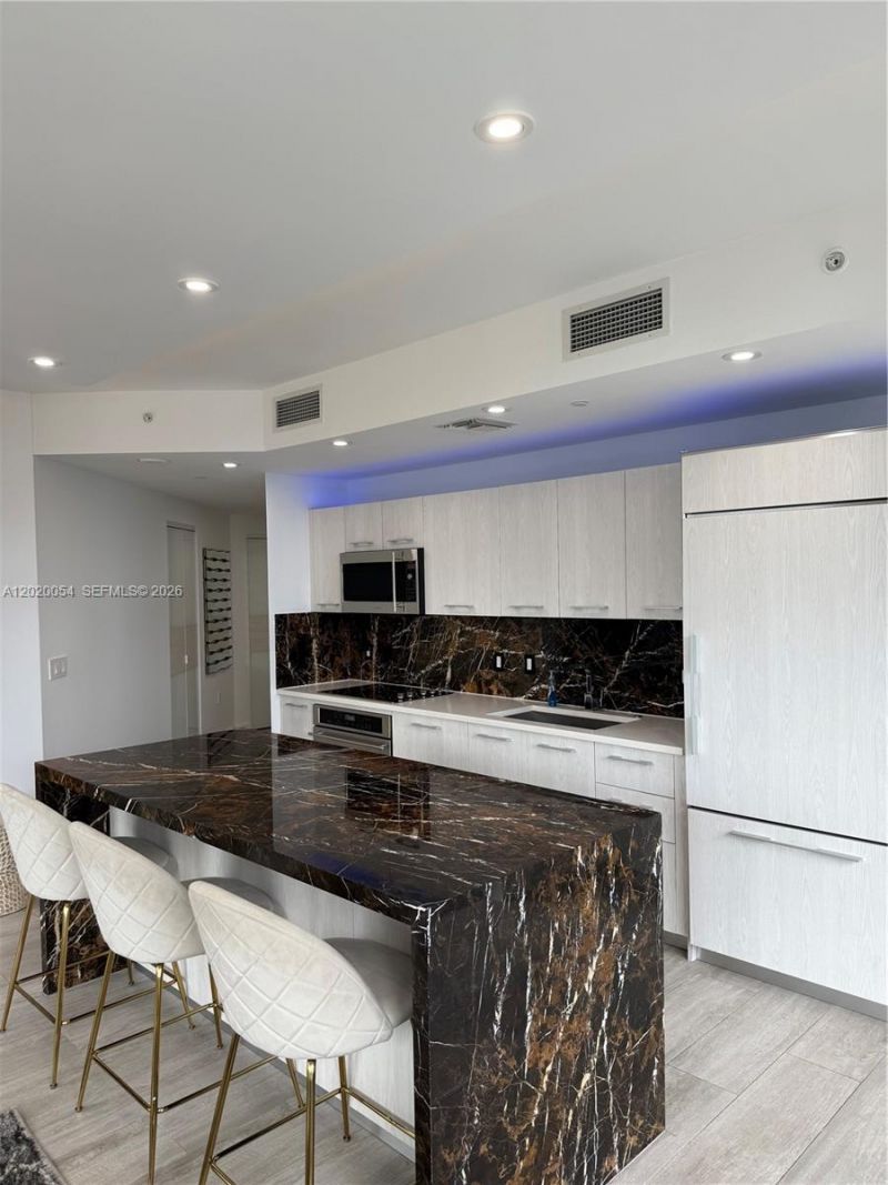 55 SW 9th St , Unit 2703, Miami, FL 33130 Photo