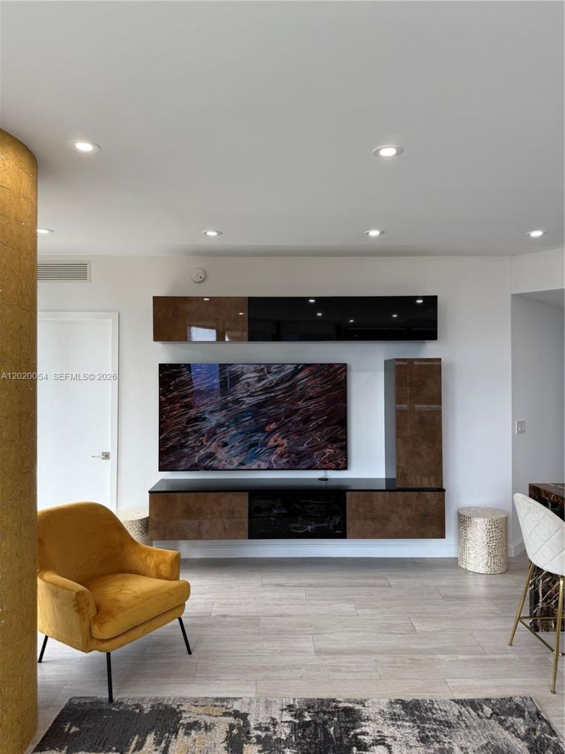 55 SW 9th St , Unit 2703, Miami, FL 33130 Photo