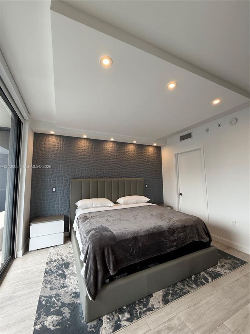 55 SW 9th St , Unit 2703, Miami, FL 33130 Photo