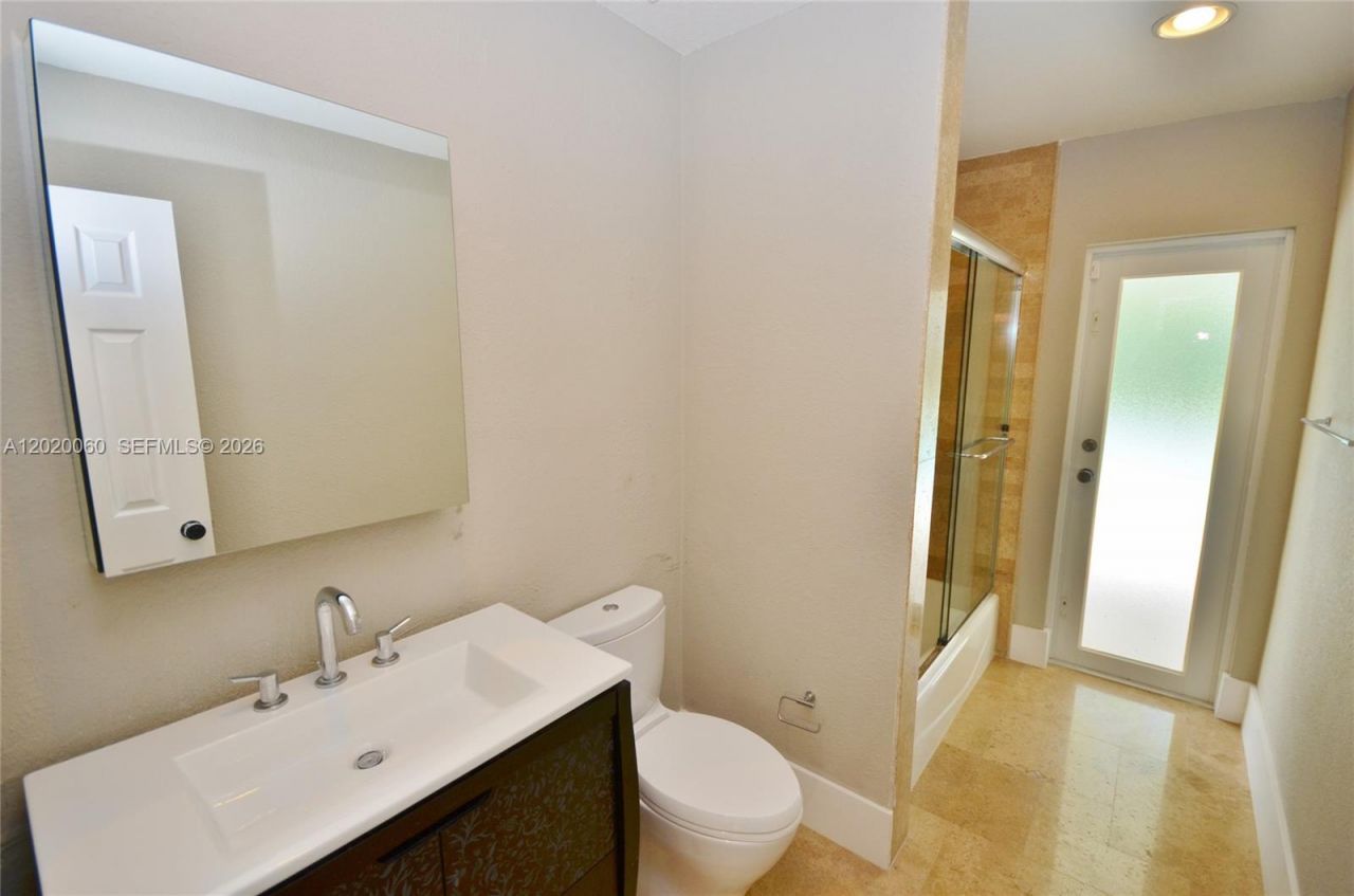 14001 Cypress Ct, Miami Lakes, FL 33014 Photo