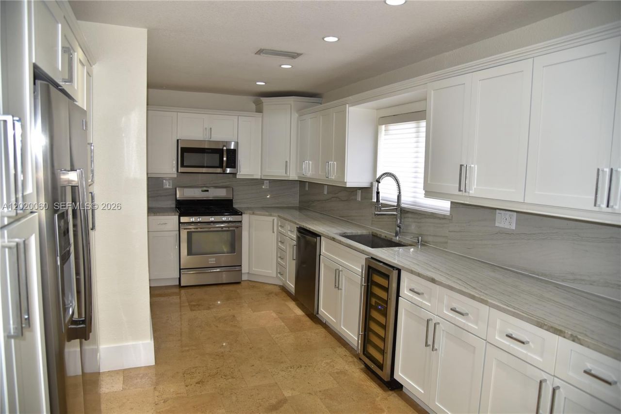14001 Cypress Ct, Miami Lakes, FL 33014 Photo