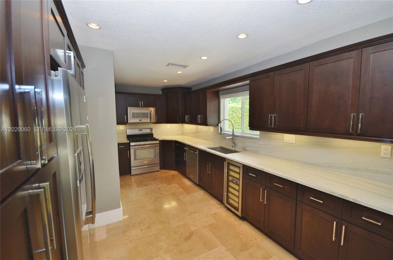 14001 Cypress Ct, Miami Lakes, FL 33014 Photo