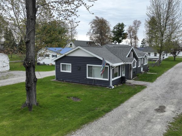 7697 E Houghton Lake Drive, Houghton Lake, MI 48629