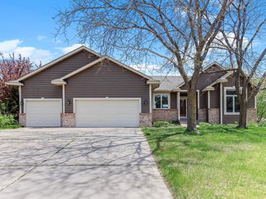 3749 Fox Trail, Saint Bonifacius, MN 55375