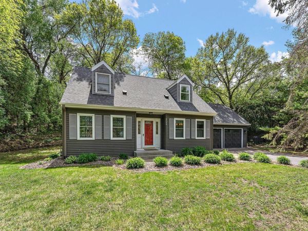 9888 Oak Shore Drive, Lakeville, MN 55044