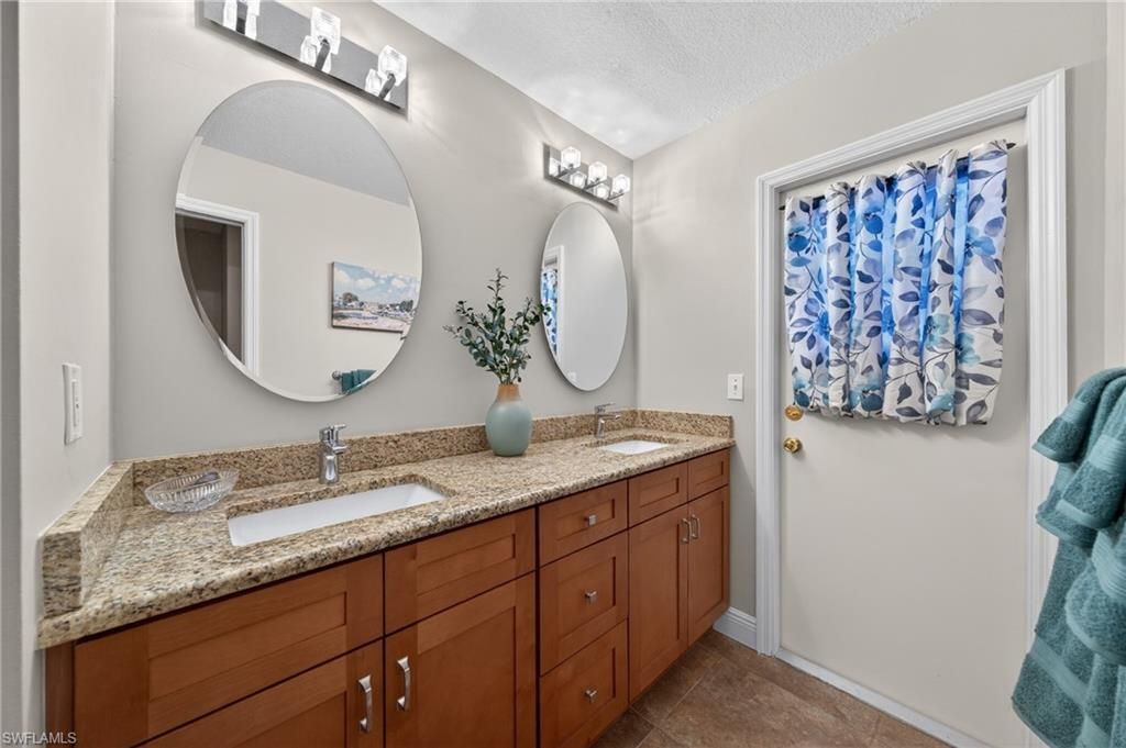 4933 Seville Ct, Cape Coral, FL 33904 Photo