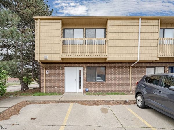 695 Carroll Street , Akron, OH 44304