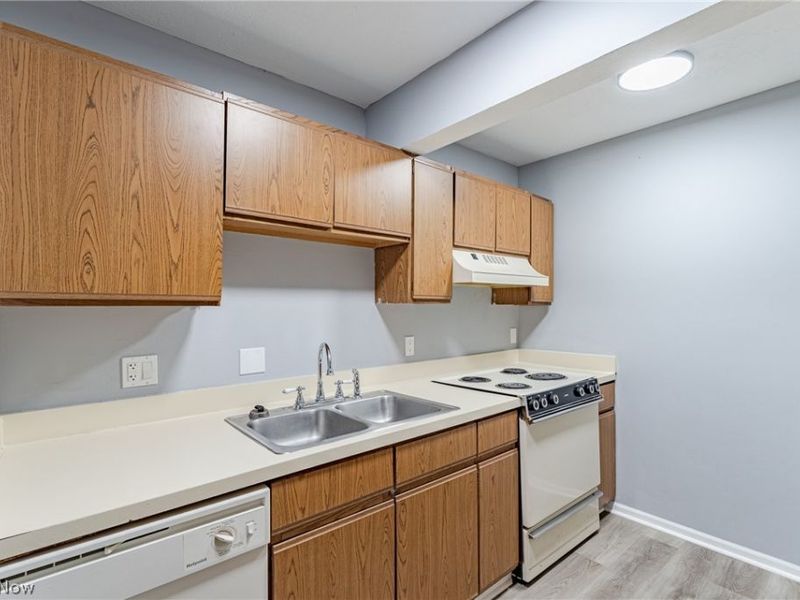 695 Carroll Street, Akron, OH 44304 Photo 6