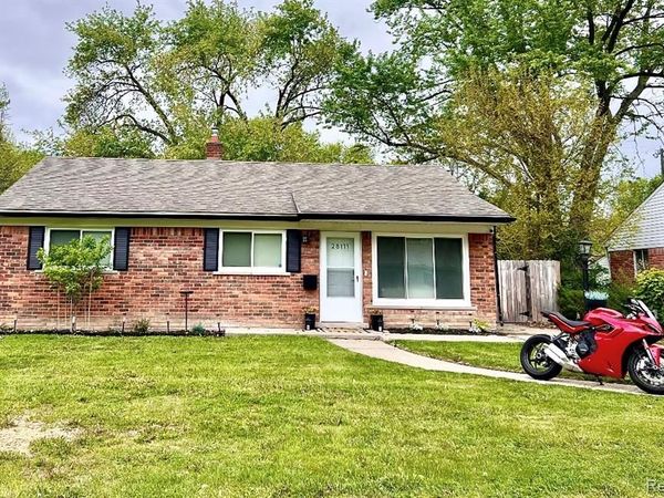 28111 Selkirk Street, Southfield, MI 48076