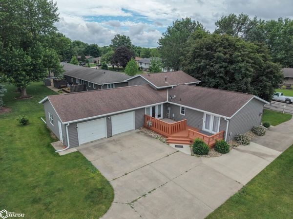 1509 Cantebury Circle, Grundy Center, IA 50638