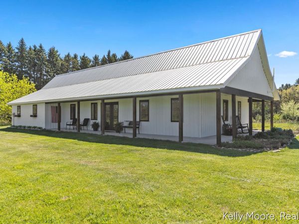 11117 W Snows Lake Road, Greenville, MI 48838