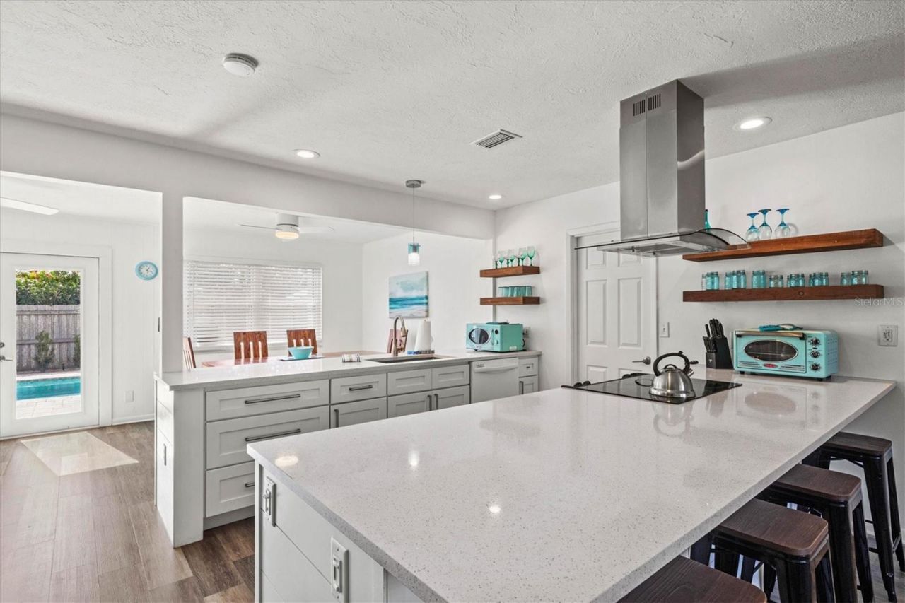 2572 Jefferson Circle, Sarasota, FL 34239 Photo