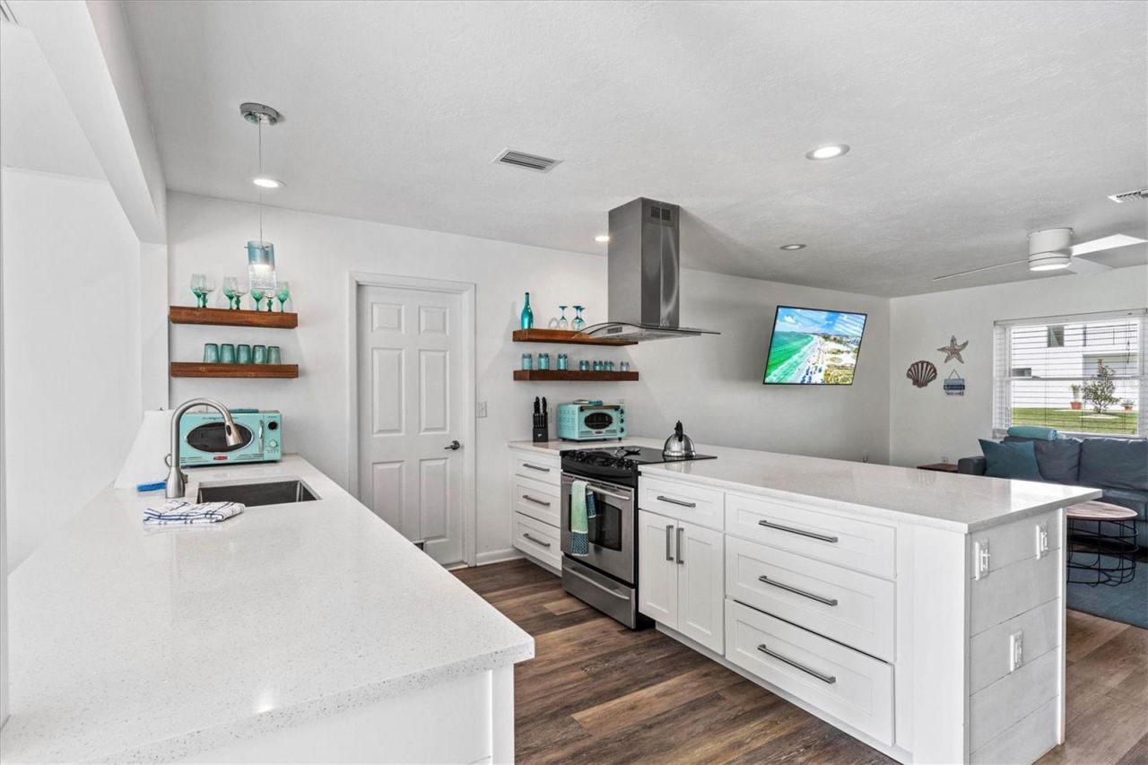 2572 Jefferson Circle, Sarasota, FL 34239 Photo