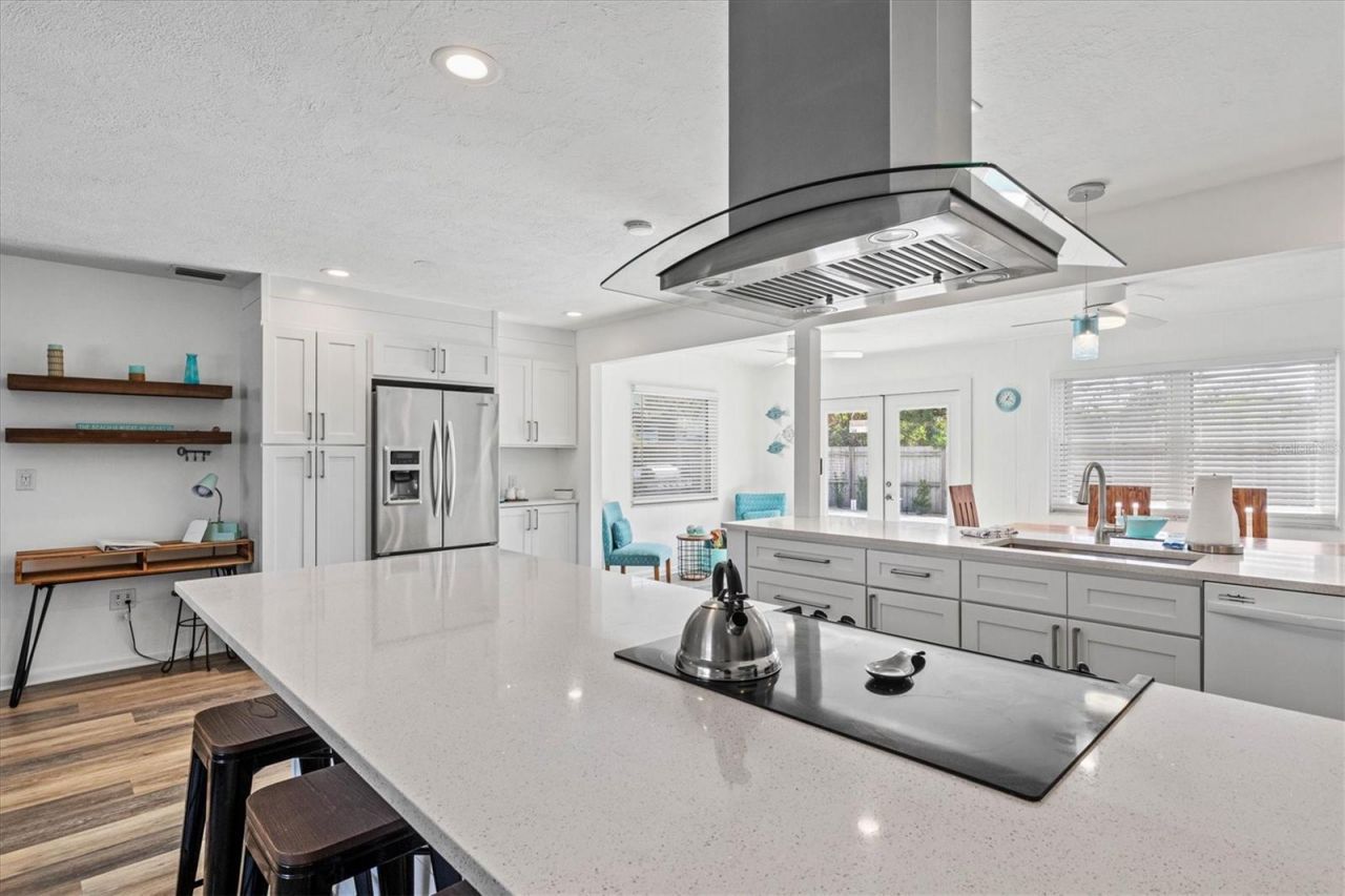 2572 Jefferson Circle, Sarasota, FL 34239 Photo
