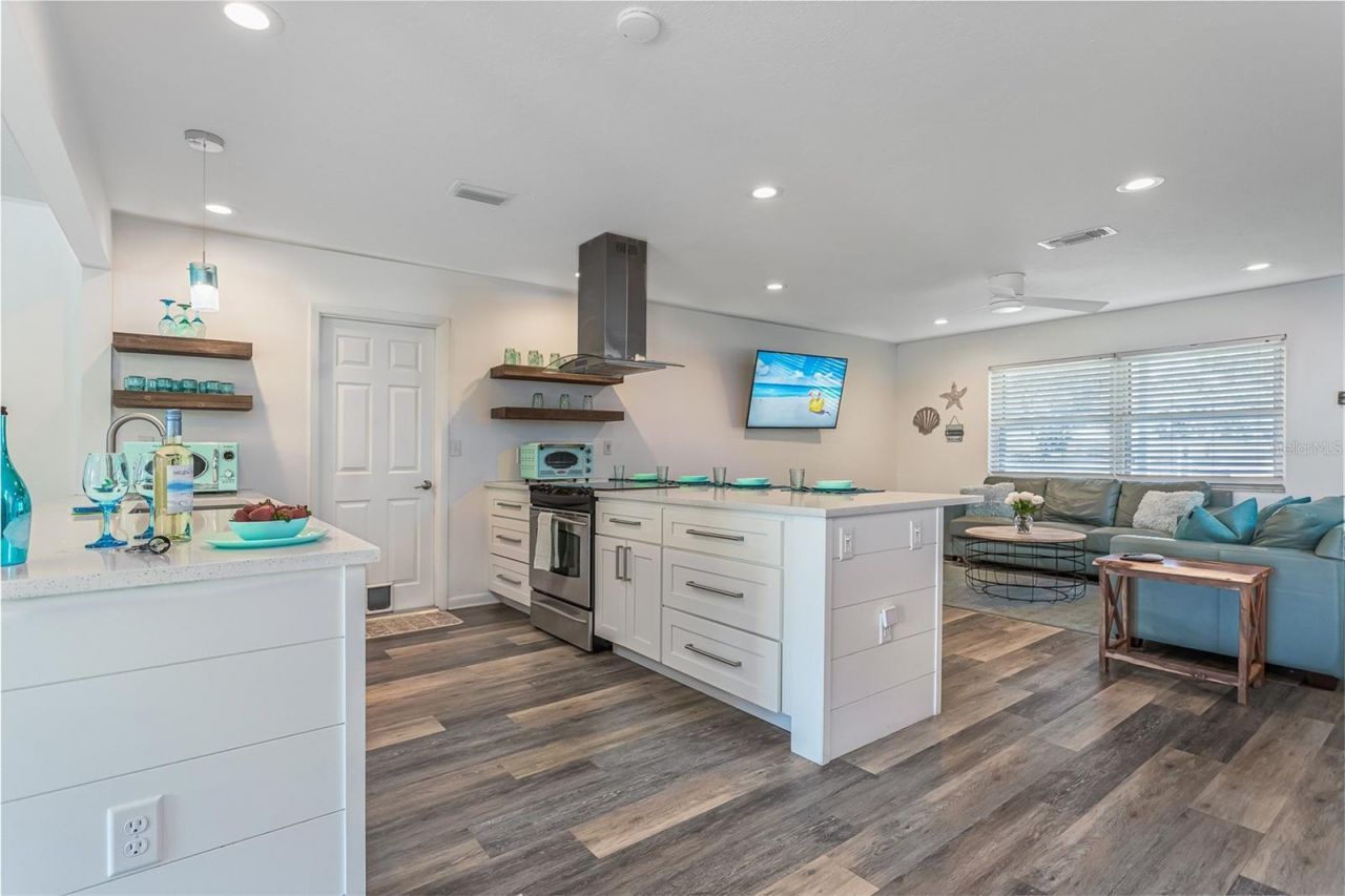 2572 Jefferson Circle, Sarasota, FL 34239 Photo