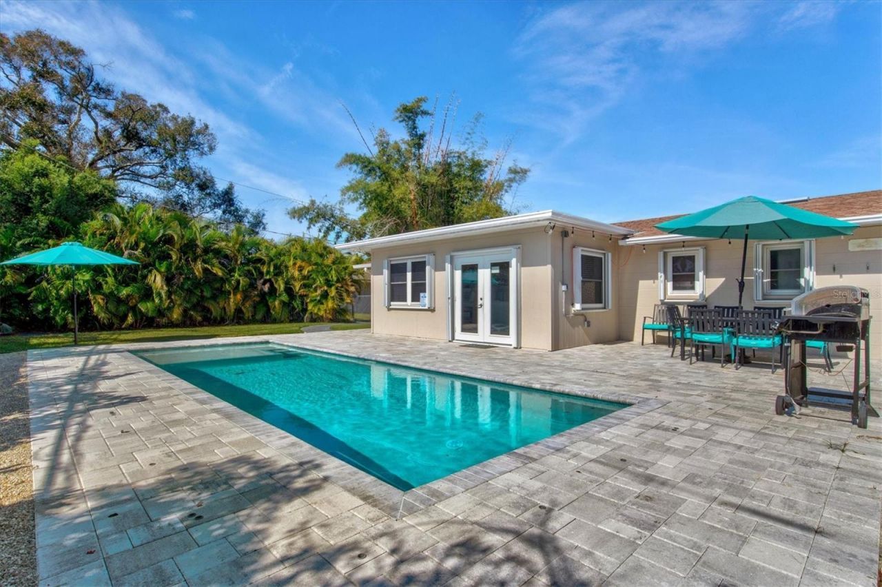 2572 Jefferson Circle, Sarasota, FL 34239 Photo