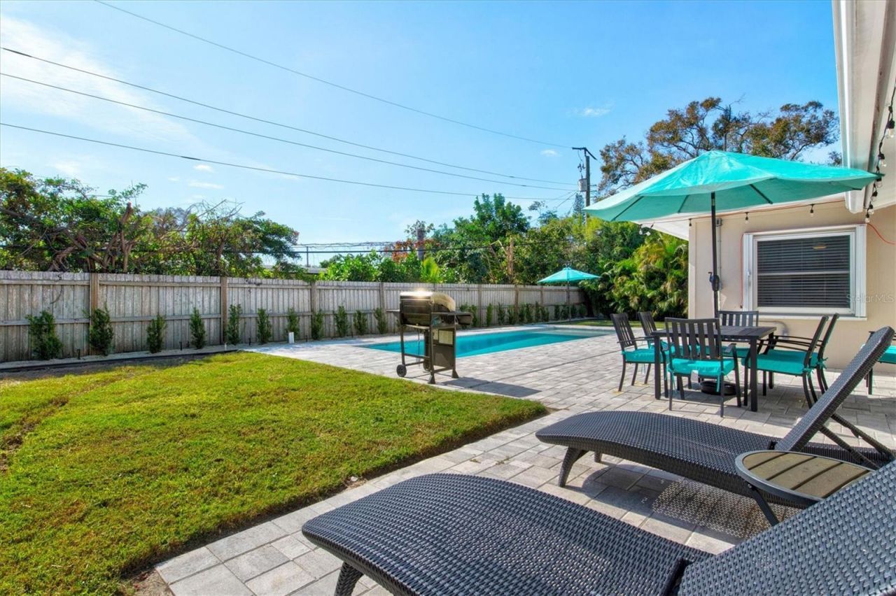 2572 Jefferson Circle, Sarasota, FL 34239 Photo